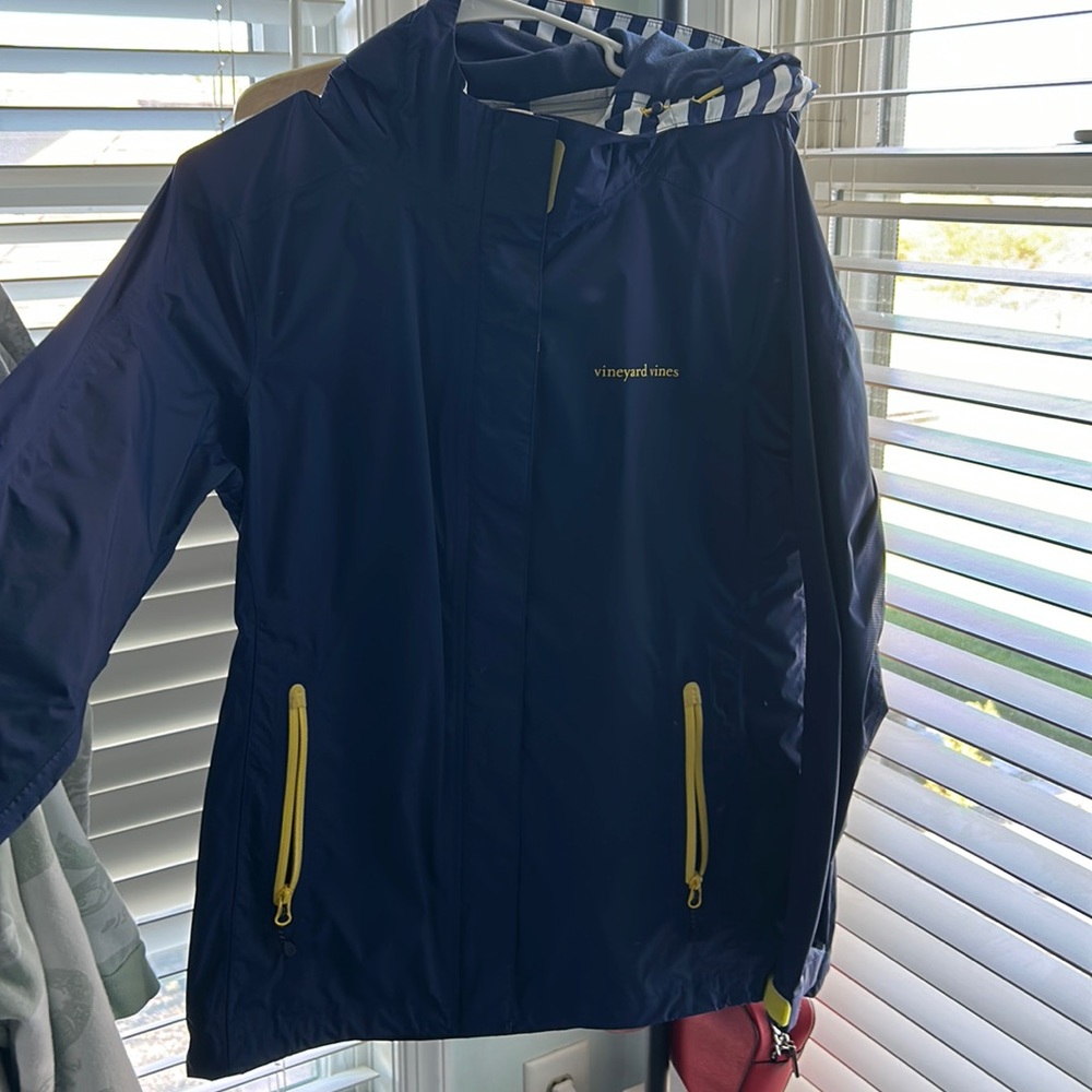 Vineyard Vines Women’s raincoat